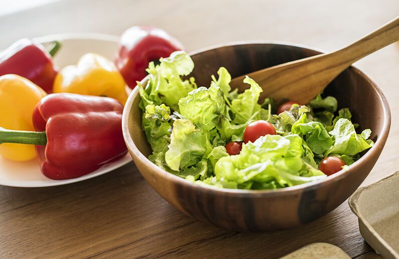 Lecho salat kan tjene som en smakfull og sunn siderett. 